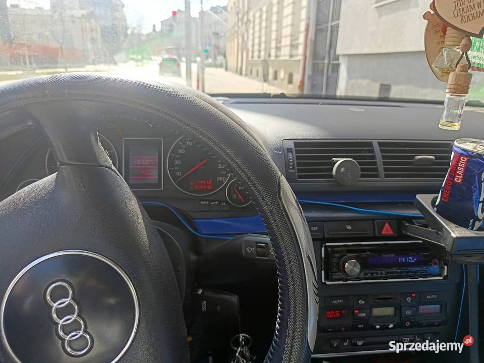 Sprzedam audi a4b6 20bena gaz sprzedam