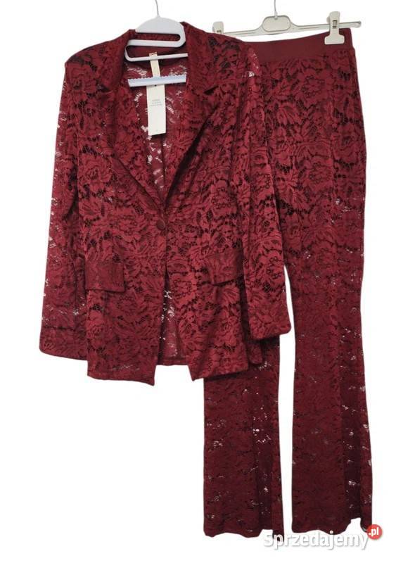 Komplet marynarka ze spodniami z koronki