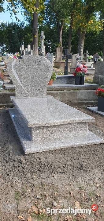Nagrobek z sercem na tablicy z granitu brąz