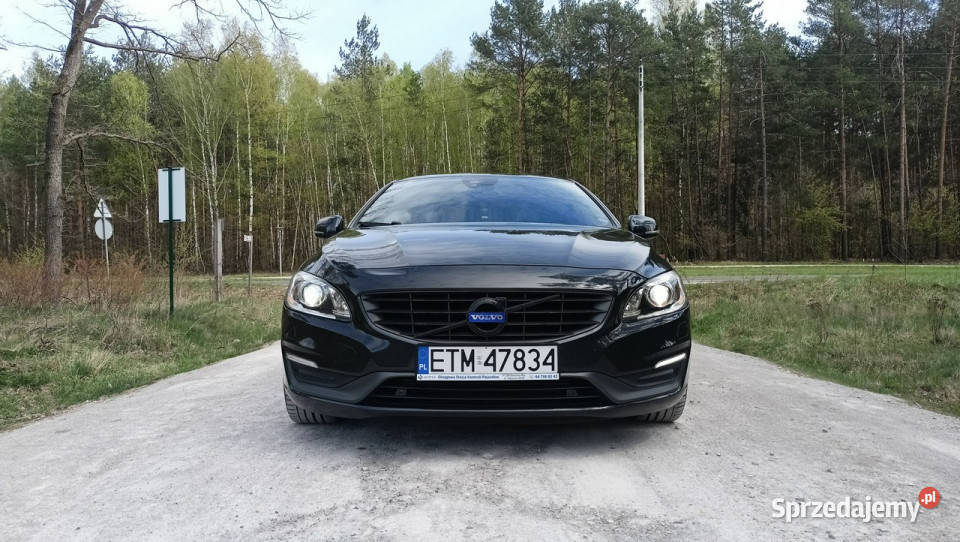 Volvo V60 model 2015 zadbane serwisowane pełna garażowany łódzkie Tomaszów Mazowiecki