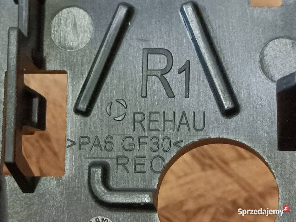 AUDI A3 S3 ŚLIZG ZDERZAKA PRAWY PRZÓD 8Y0807183 Pleszew