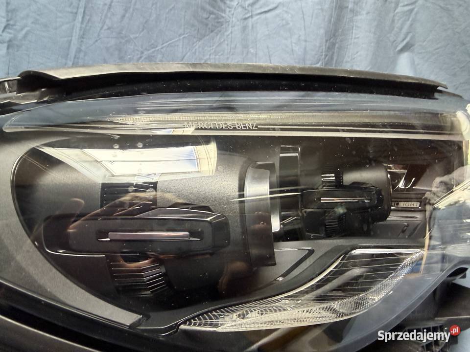 LAMPA PRZEDNIA PRAWA MB A2149066202 Września