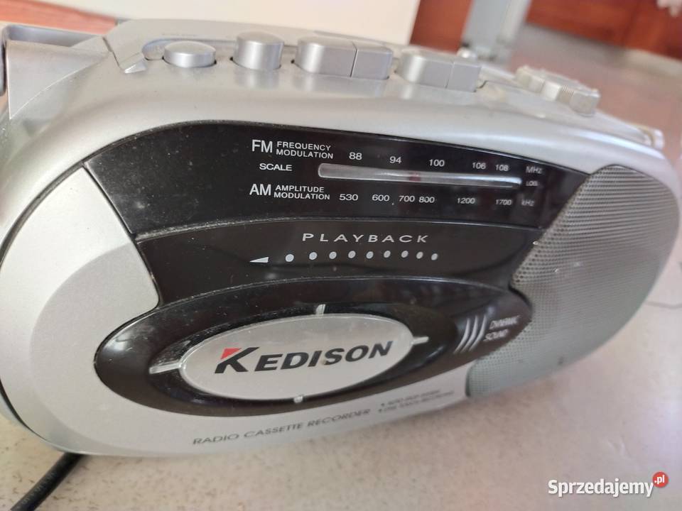 Radio przenośne z magnetofonem na kasety