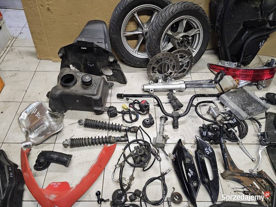 Suzuki Burgman 125 k7 części owiewki bak koło Jelenia Góra sprzedam