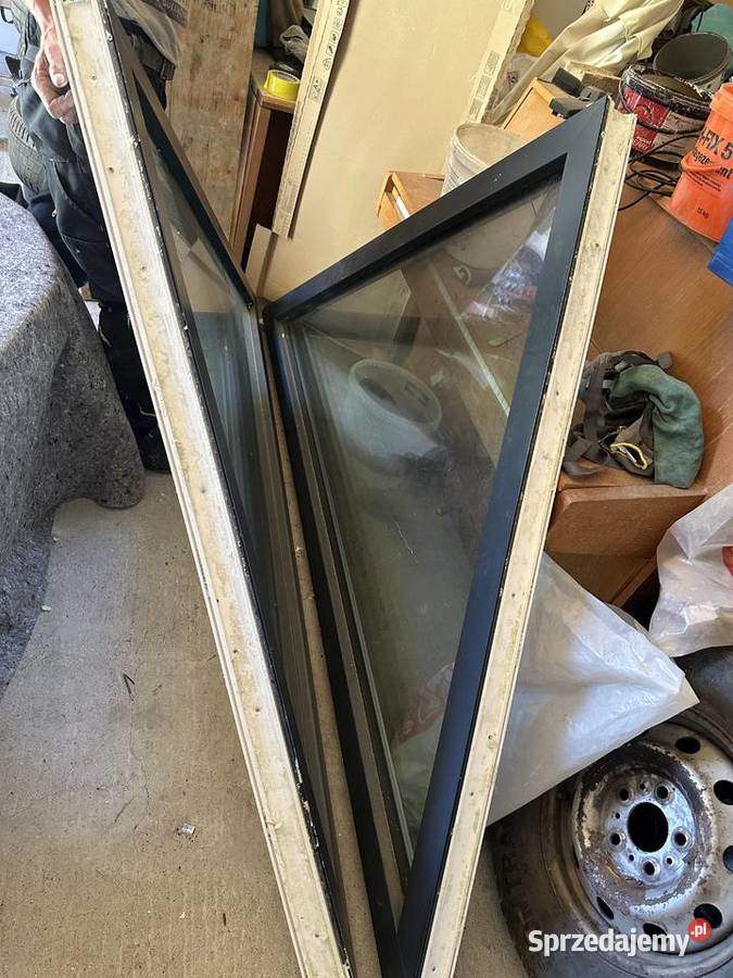 Okna trójkątne antracyt Okna i parapety małopolskie