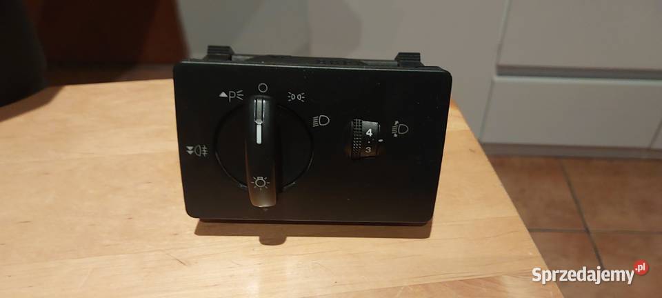 Przełącznik włącznik świateł Ford 4M5T 13A024 LA sprzedam