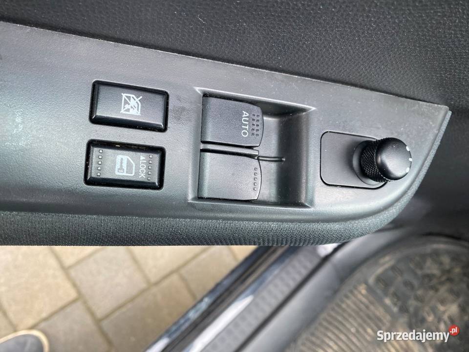 Suzuki Swift 13 L benzyna 2010 Hatchback