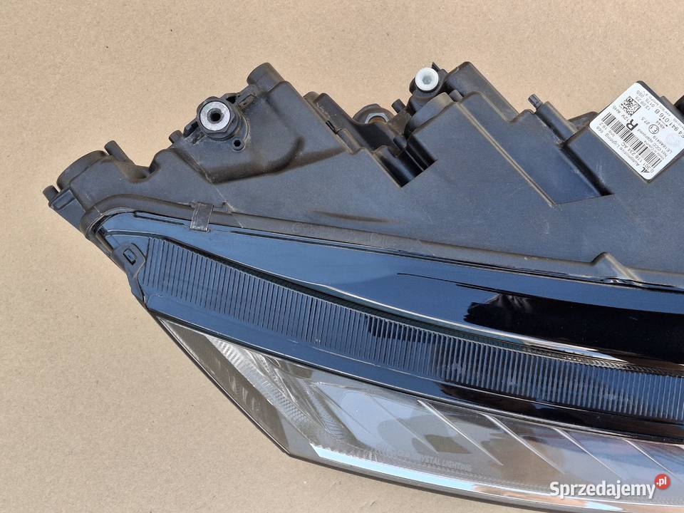 SKODA OCTAVIA IV 4 REFLEKTOR PRAWY LAMPA PRAWA osobowe Bieleń