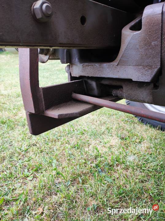 Ładowacz czołowy jednosekcyjny Massey Ferguson Radom