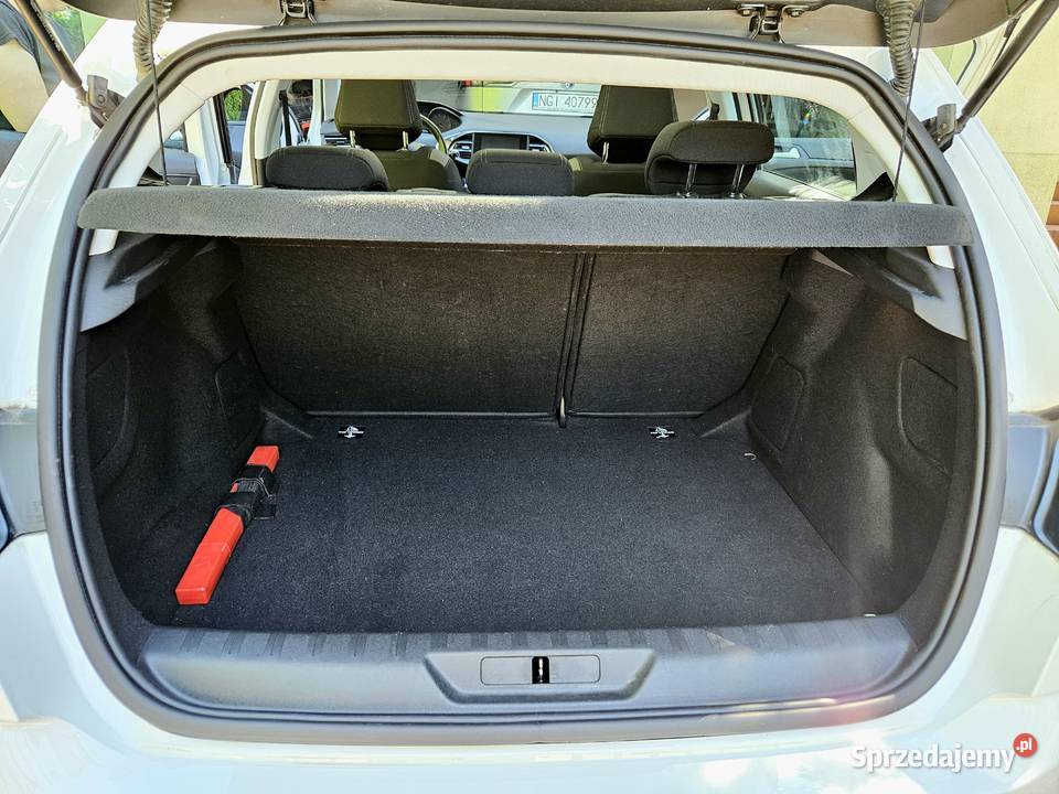 Peugeot 308 salon ASO 74 przebieg benzyna 12 manualna
