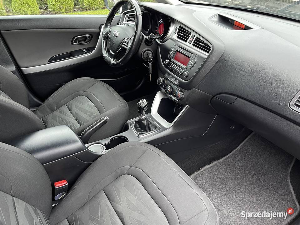 Kia Ceed 2013 rej 14 Benzyna 110 208000 mazowieckie Płock sprzedam