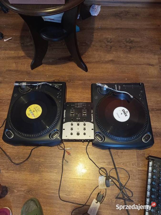 Sprzedam console 2 decki i mixer w walizce na sprzedam