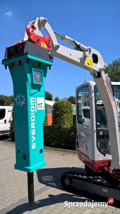 Minikoparka TAKEUCHI TB216V2 z młotem