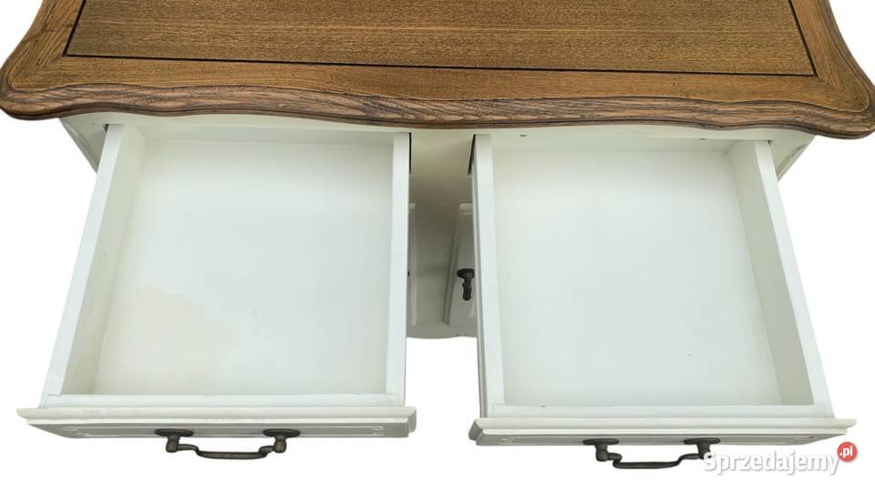 Urokliwa biała komoda rustykalna na giętych Gryfice