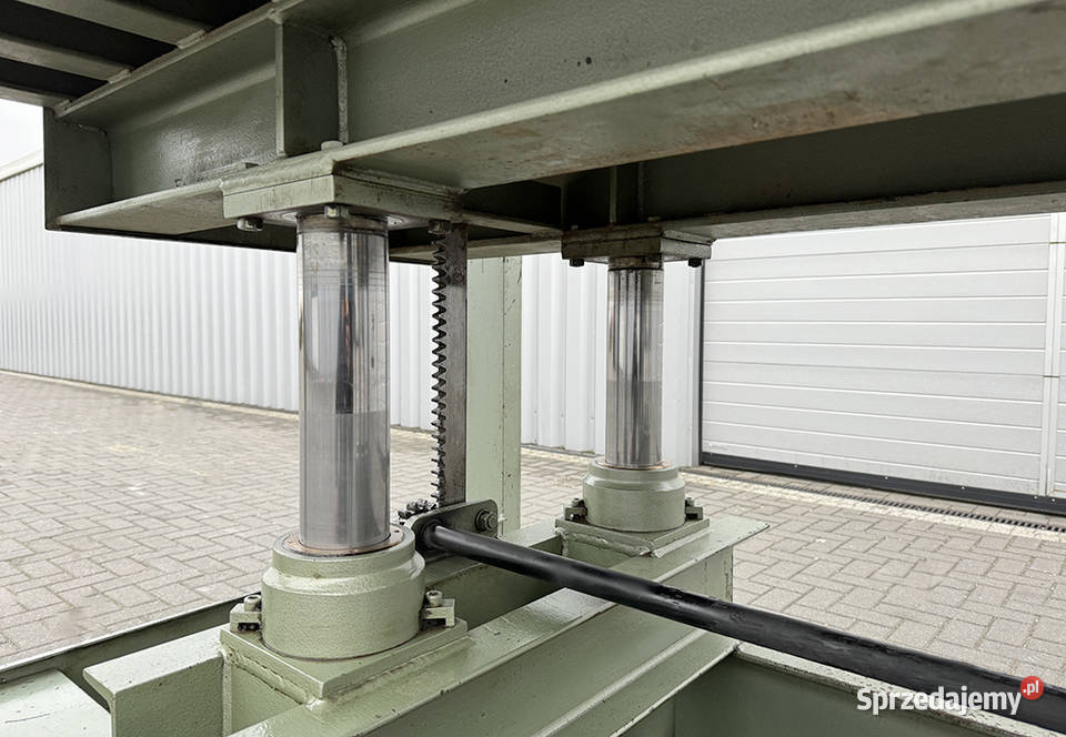 Prasa półkowa hydrauliczna do forniru JOOS typ pomorskie Sierakowska Huta