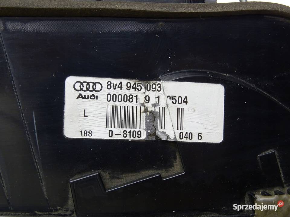 LAMPA LEWA LEWY TYŁ TYLNA W KLAPE AUDI A3 8V 5D