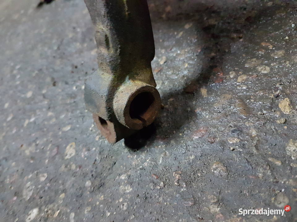 AUDI A8 D2 37 230 ZWROTNICA PIASTA PRAWA wielkopolskie