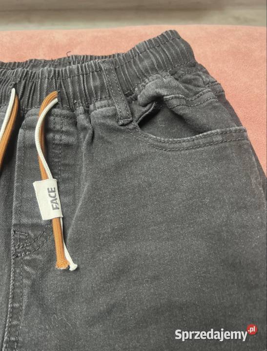 Czarne jeansowe spodnie chłopięce Przemęt