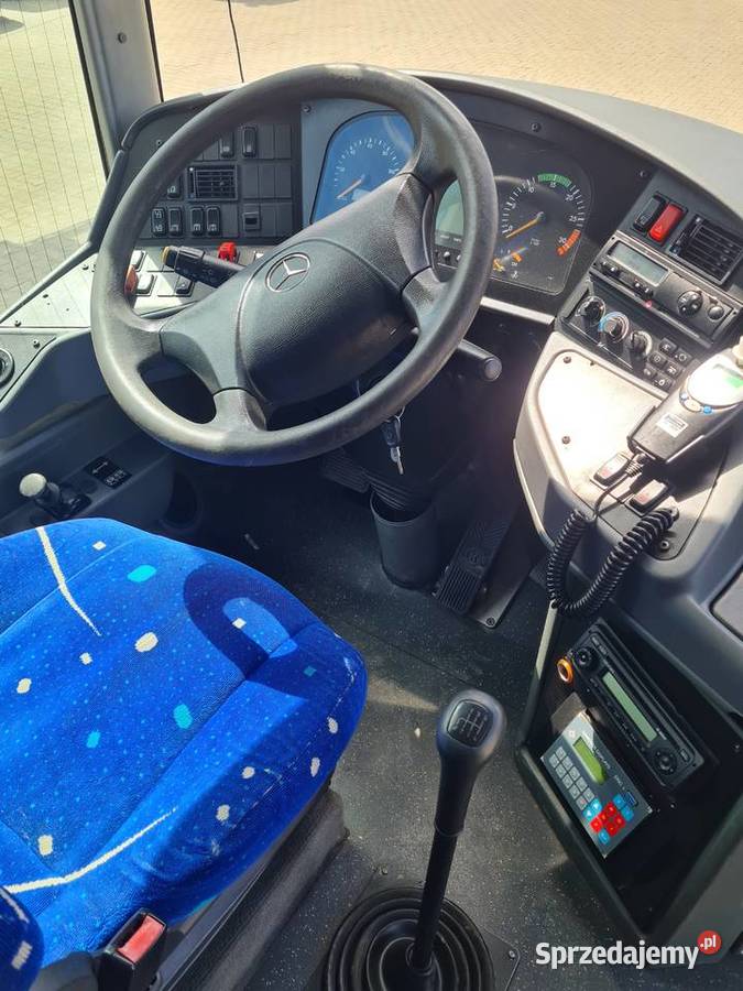 Autobus podmiejski MercedesBenz Intouro