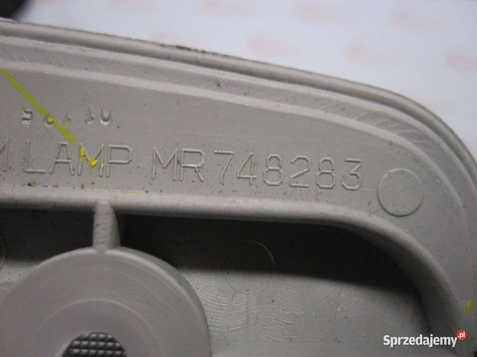 MITSUBISHI L200 07r lampka podsufitki MR748283 osobowe Oświetlenie kabiny Kielce