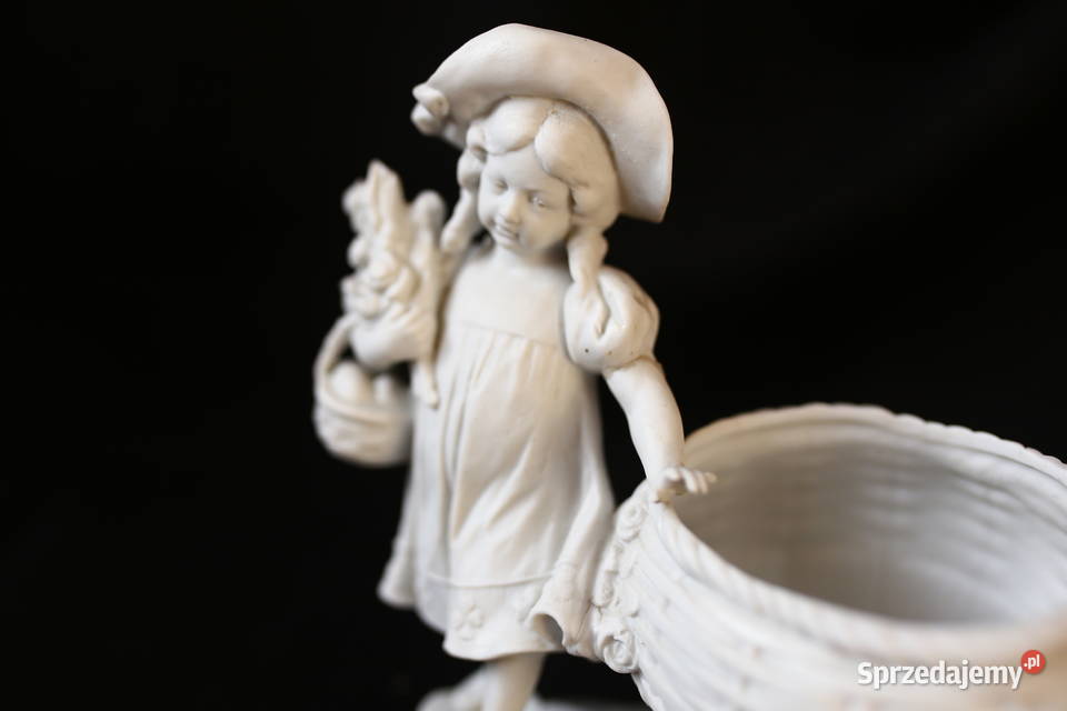 Figurka porcelanowa dziewczynka z koszem antyk pomorskie Gdańsk
