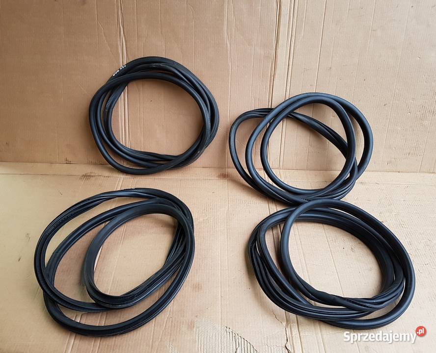 BMW 1 120 F20 LIFT uszczelka uszczelki wnęki elementy wygłuszające Legnica