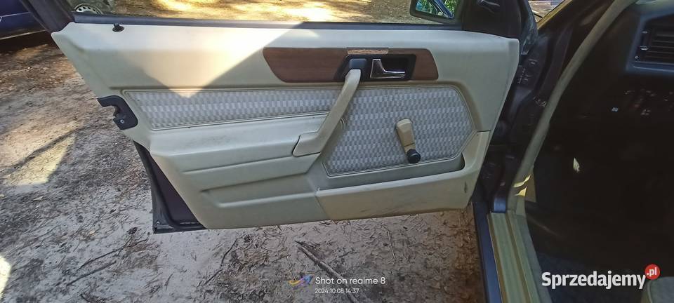 Mercedes 190 W201 fotel kierowcy kremowy