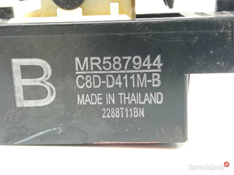 PRZEŁĄCZNIK SZYB PRZÓD LEWY PRAWY KPL 8608A261 osobowe