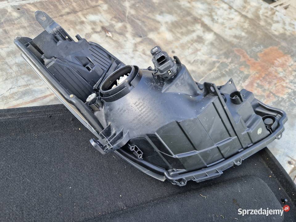 Toyota Yaris III Lift reflektor ORG EU Mielec