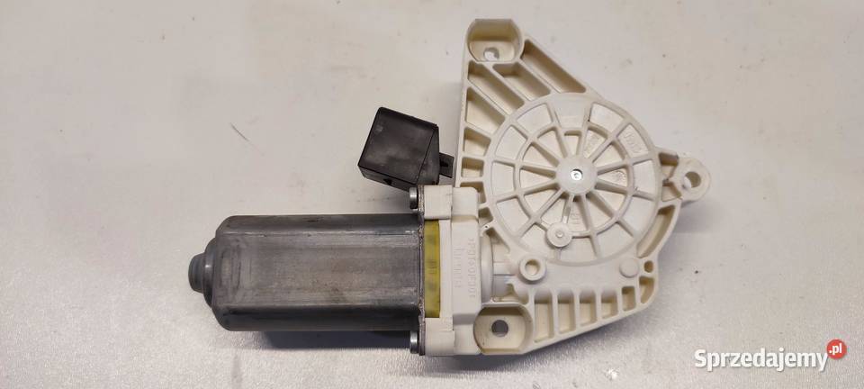 MERCEDES X117 CLA SILNICZEK SZYBY LEWY TYŁ sprzedam