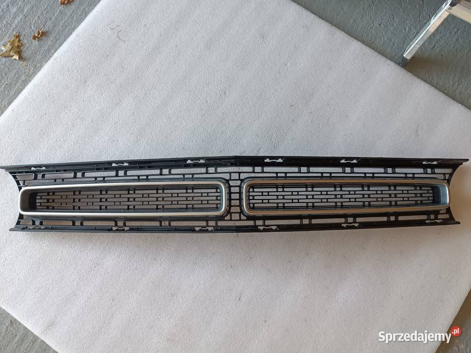 Górny grill Dodge Challenger polift Super stan osobowe Starachowice