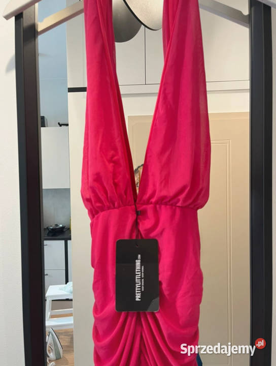 Różowa falbaniasta mini dopasowana sukienka Łódź