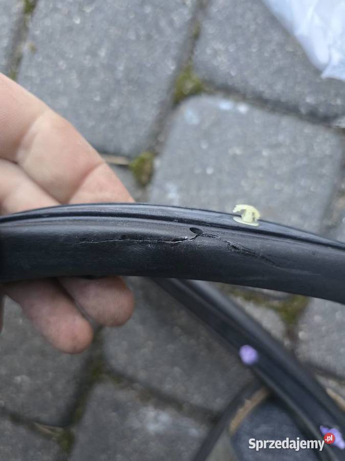 Uszczelki drzwi przednich RAM 1500 DT 5 gen Rok produkcji 2019 Gdynia