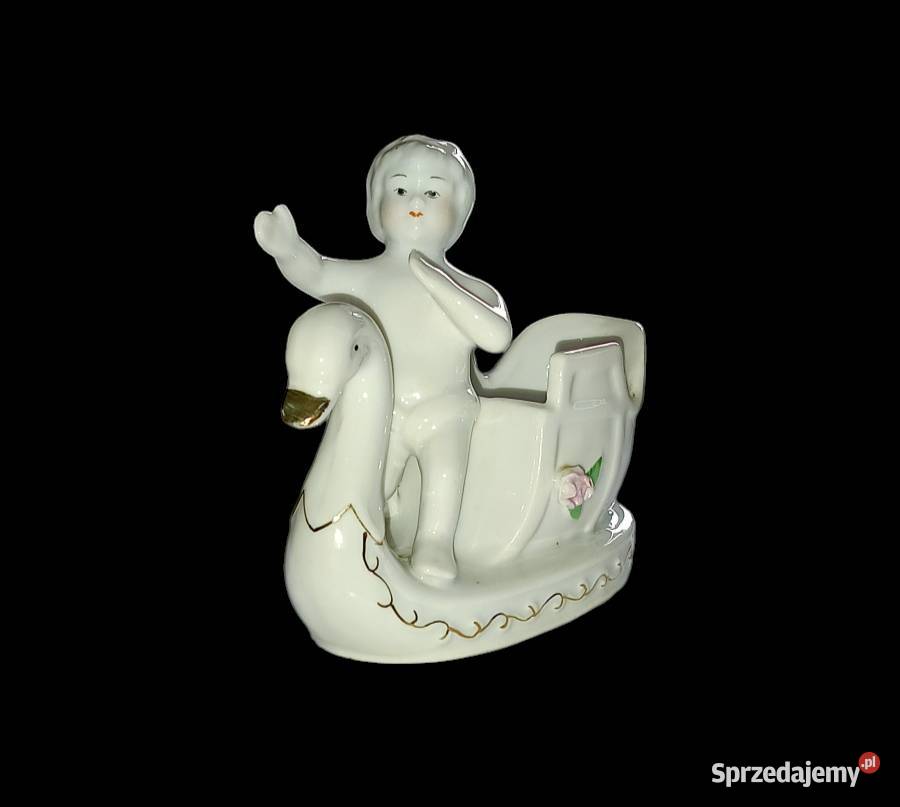 Porcelanowa figurka łabędzie sanie z chłopcem Słubice