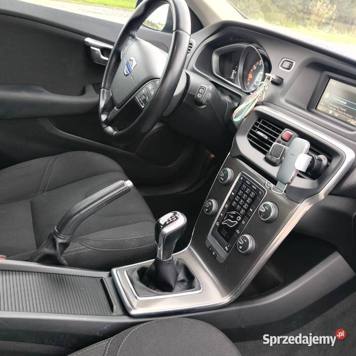 Volvo V40 T2 2015 16 benzyna 120 1596cm3 Dzierżoniów