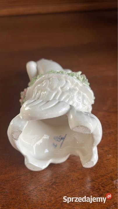 Figurka Cherubin z kwiatkami Capo di Monte Gdańsk