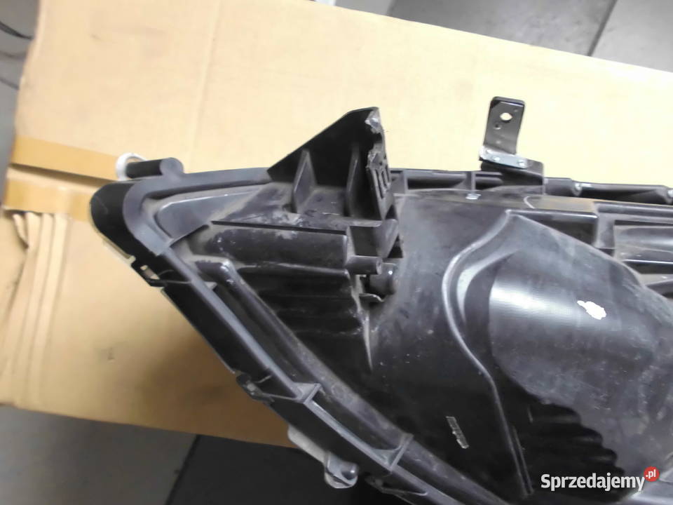 prawy oryginalny reflektor suzuki swift mk7 2010 Lampy przednie