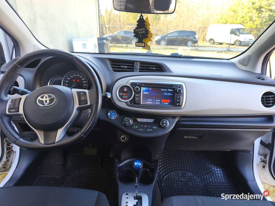 Toyota Yaris 15 Hybryda Automat Kamera 2 kpl 1500cm3 Warszawa