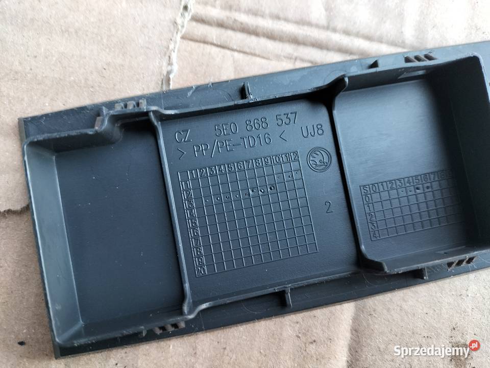 SKODA OCTAVIA 3 KOMBI 5E0868537 ZAŚLEPKA OSŁONA Wyposażenie wnętrza Kamień-Kolonia sprzedam