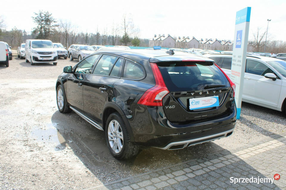 Volvo V60 Cross Country Momentum 190HP Fvat Warszawa