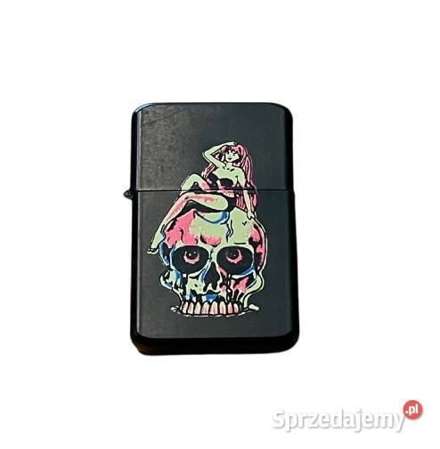 Czarna Zapalniczka Benzynowa z Kolorowa Czaszka Ostrowy nad Okszą