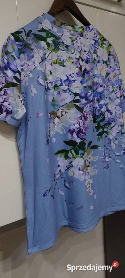 Bluzka z krótkimi rękawami na niebieskim tle Lublin sprzedam