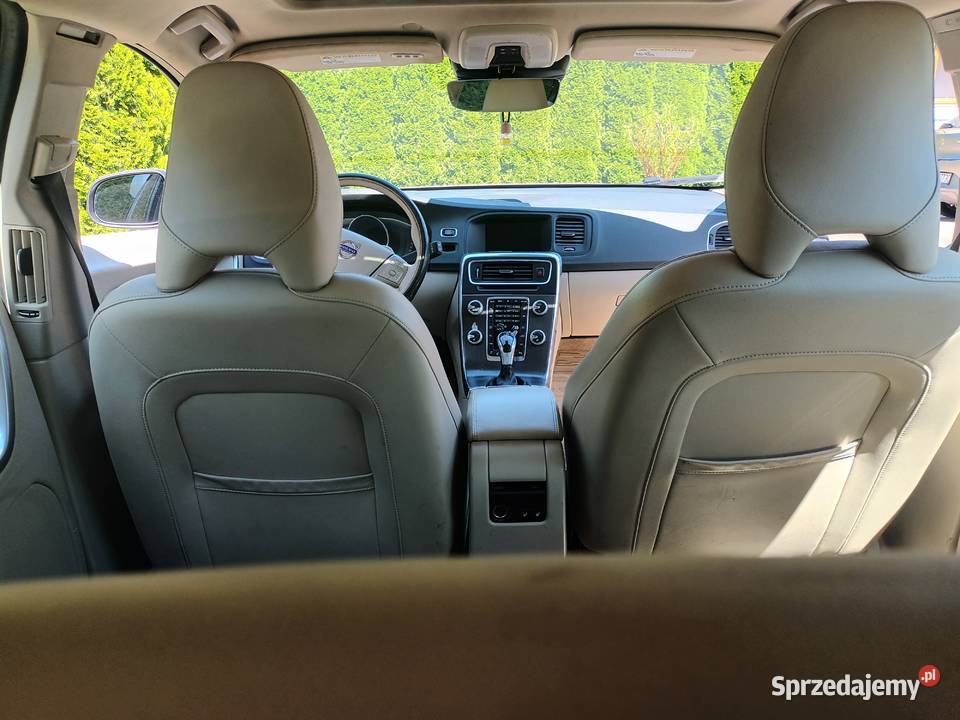 Volvo V60 T5 benzyna 245 2015 111 Sośnica