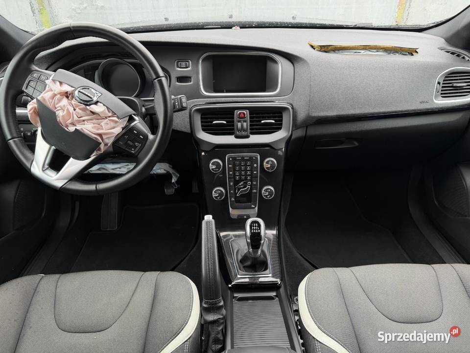 VOLVO V40 V4 LIFT 20 Benzyna 2019 MOMENTUM 45 opolskie Prudnik