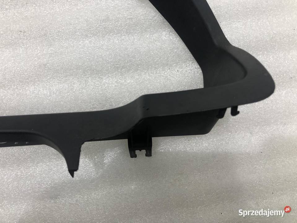 RAMKA LICZNIKA MERCEDES W204 A2046800023