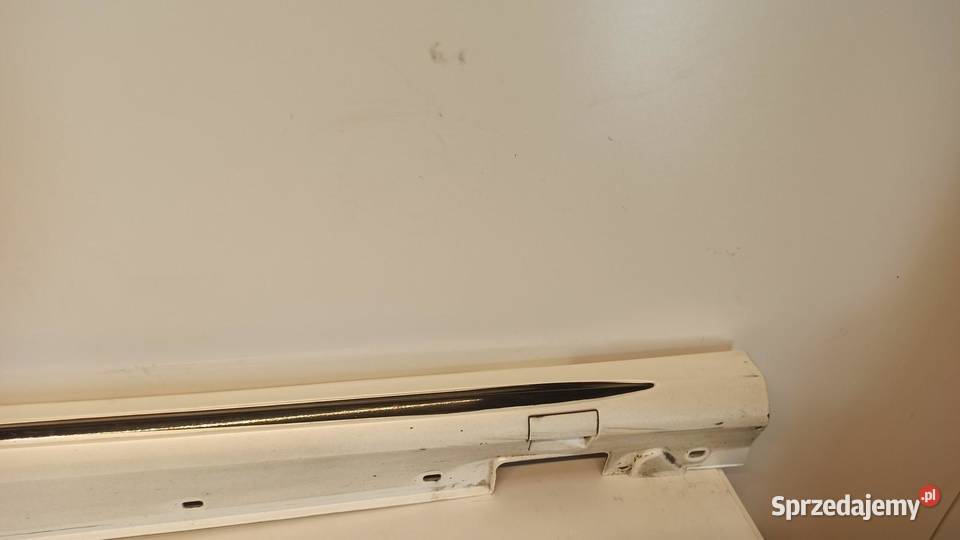 MERCEDES W212 LISTWA PROGOWA PRAWA A2126982054 Listwy i nakładki sprzedam