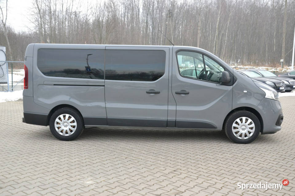 Renault Trafic long 9cio osobowy nawiewy tył 16