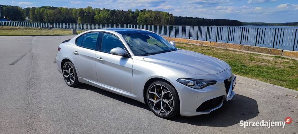 Alfa Romeo Giulia Q4 - bogate wyposażenie