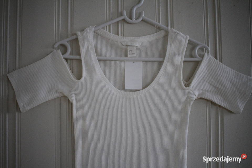 biały top HM xs 34 cold shoulder odkryte ramiona biały
