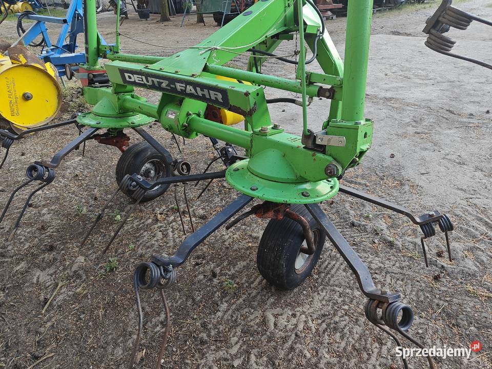 Przetrząsarka karuzelowa DEUTZFAHR KH 252 hydro Deutz-Fahr Zgrabiarki i przetrząsacze Przemęt